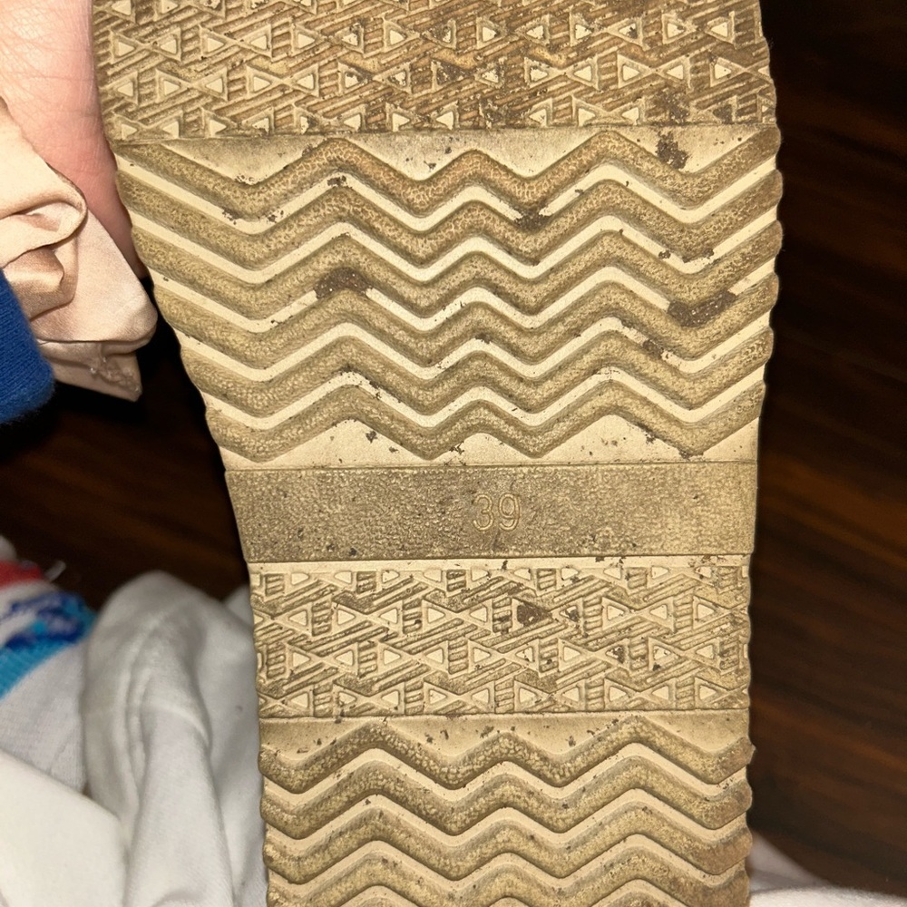 Cozy Cream Slip-On Slippers with Red Accents - Picture 2 of 2